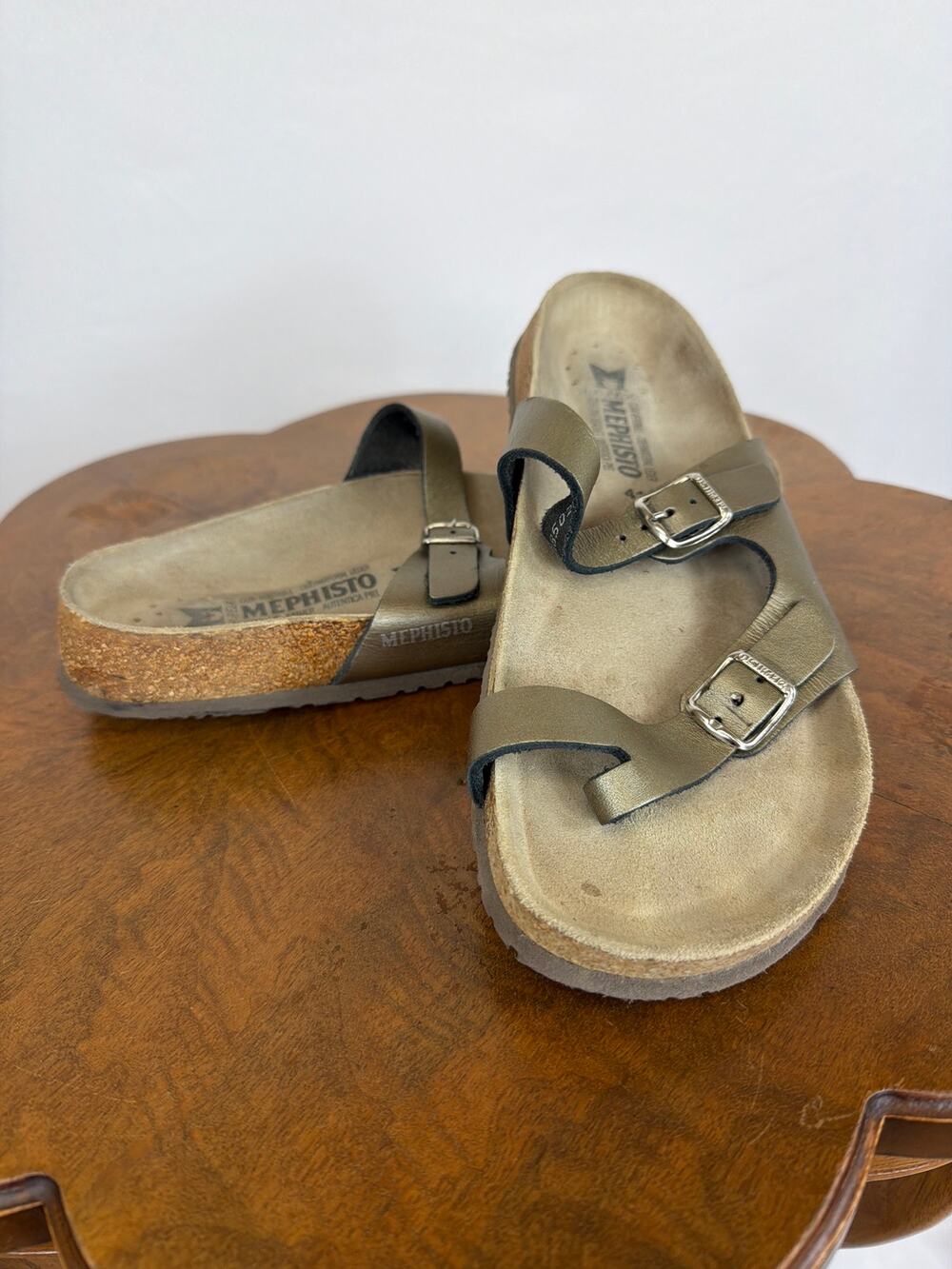 Mephisto Metallic Gold Leather Thong Sandals Air Relax Footbed Size 41 Portugal